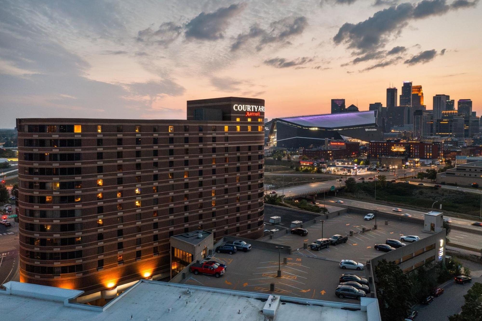 Courtyard By Marriott Minneapolis Downtown Exterior foto